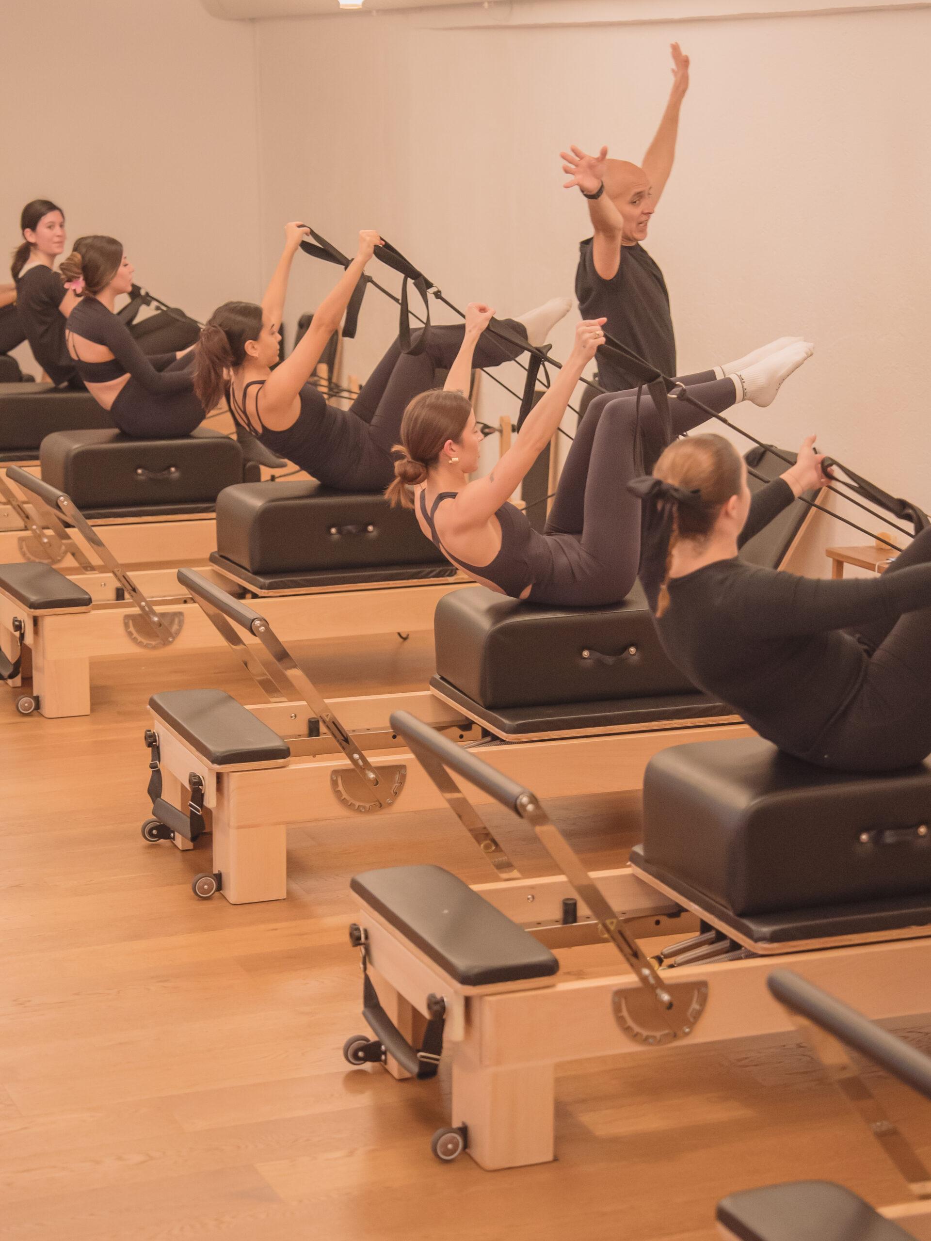 5 razones por las que Pilates Reformer es de los mejores ejercicios si trabajas en oficina.