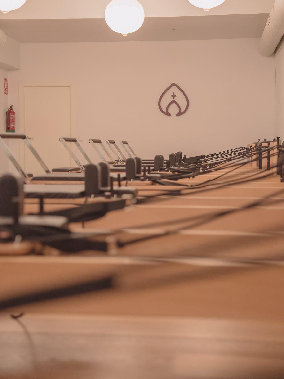 Sala de pilates reformer de Pinar Pilates en Madrid