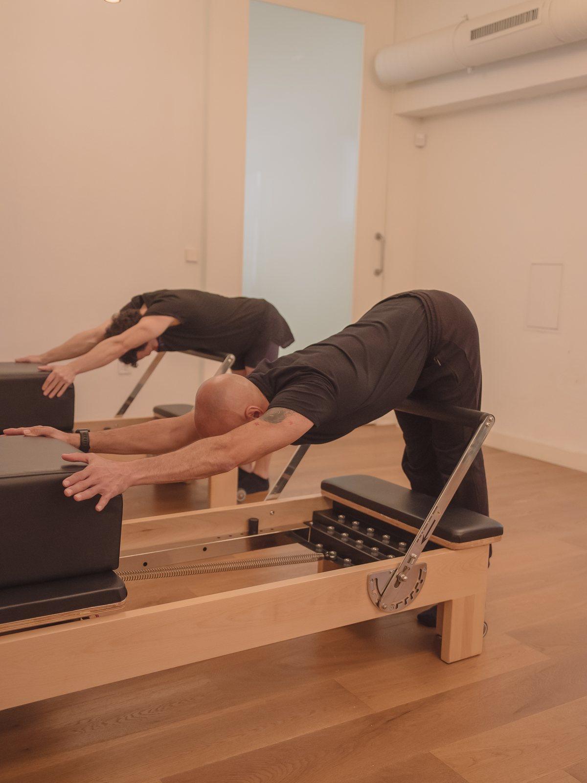 Ejercicio de bajo impacto en reformer en Pinar Pilates Madrid