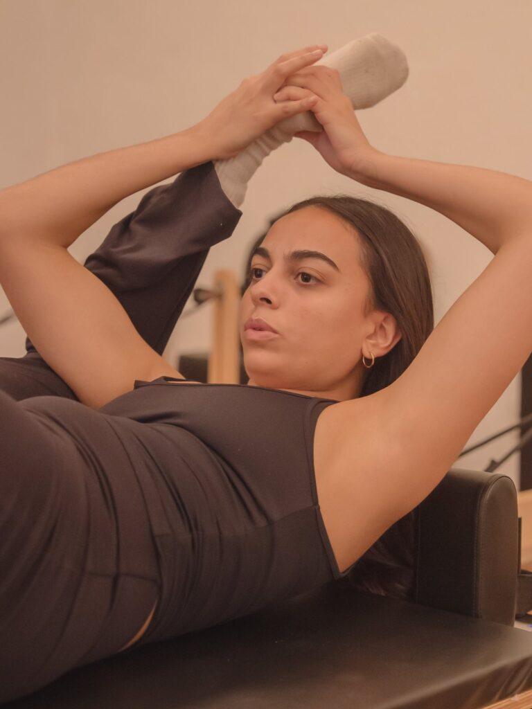 Ejercicio de control abdominal sobre el reformer, Pinar Pilates Madrid