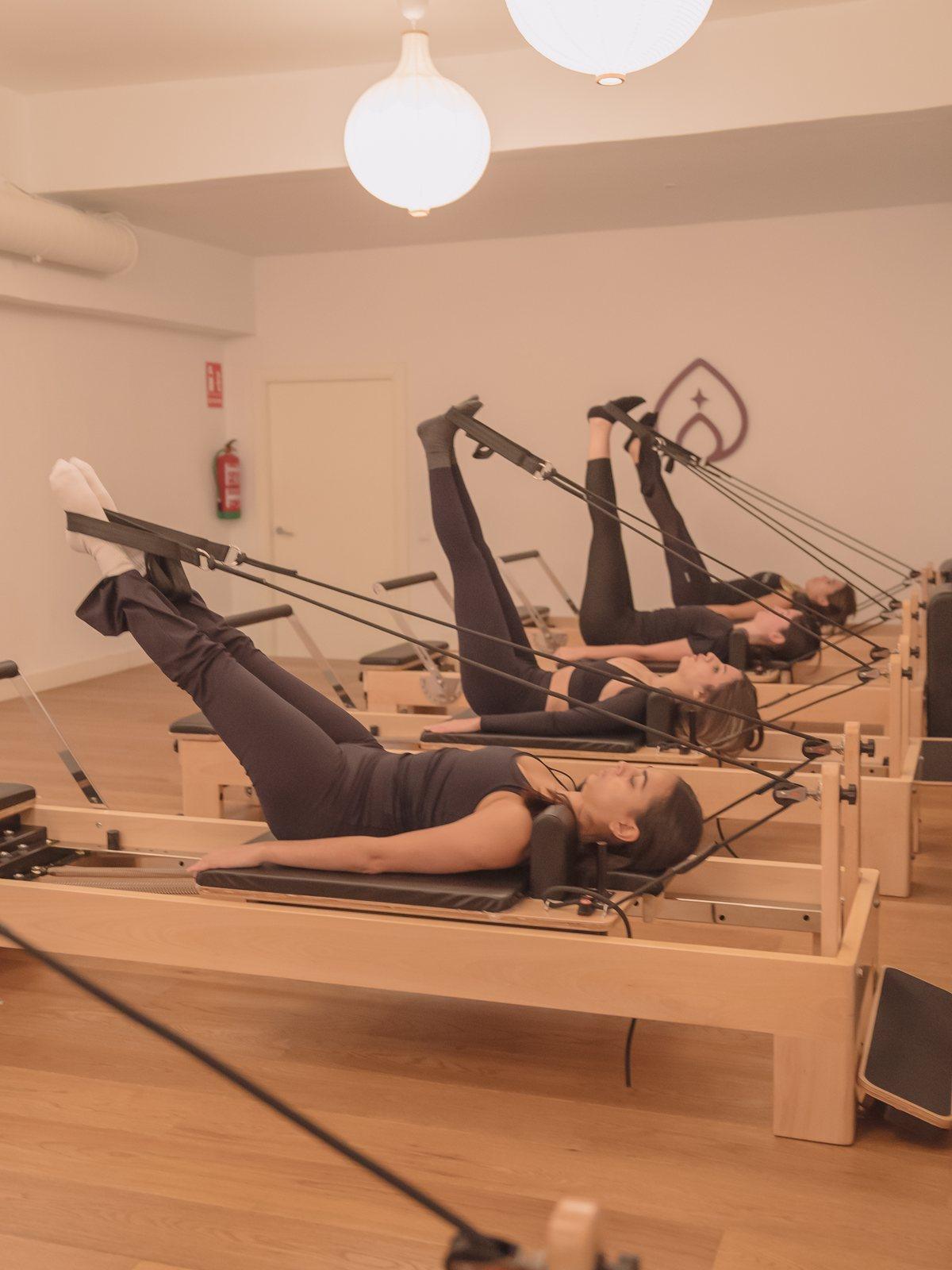 Trabajo de respiración tumbada en el reformer, Pinar Pilates Madrid