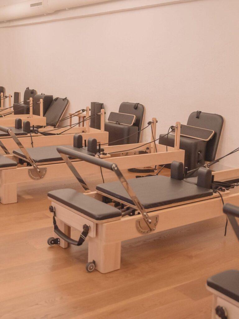 Sala de reformers de Pinar Pilates en Calle del Pinar 8, Barrio de Salamanca