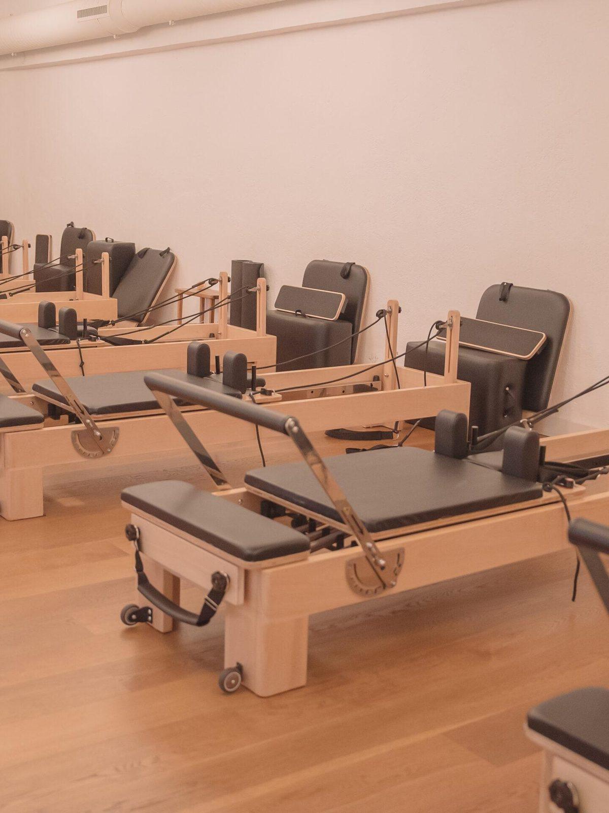 Sala de reformers de Pinar Pilates en Calle del Pinar 8, Barrio de Salamanca