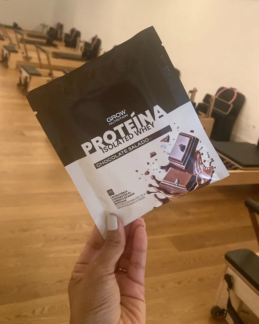 Muestra de un producto de una marca colaboradora en la sala de reformers de Pinar Pilates